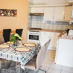 Apartament Bory Apartman, Zart Udvari Parkolas, Met Arena 2,5 Km *