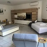 Apartament Bory Apartman, Zart Udvari Parkolas, Met Arena 2,5 Km *