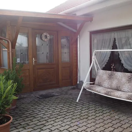 Bory Apartman, Zart Udvari Parkolas Apartman *