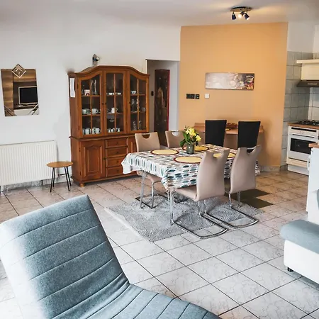 Bory Apartman, Zart Udvari Parkolas Apartman Székesfehérvár