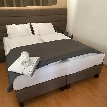 Bory Apartman, Zart Udvari Parkolas Apartman