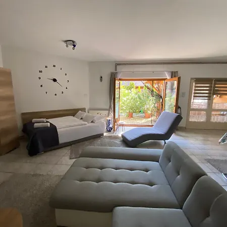 Apartament Bory Apartman, Zart Udvari Parkolas, Met Arena 2,5 Km