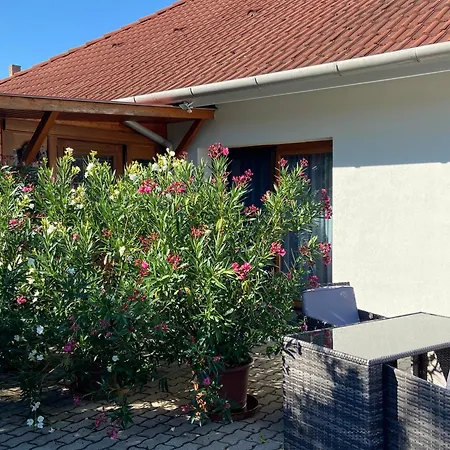 Apartament Bory Apartman, Zart Udvari Parkolas, Met Arena 2,5 Km *