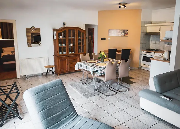 Bory Apartman, Zart Udvari Parkolas, Met Arena 2,5 Km 公寓 Székesfehérvár