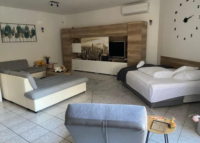 公寓 Bory Apartman, Zart Udvari Parkolas, Met Arena 2,5 Km *